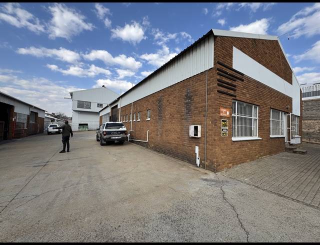 400M² WAREHOUSE TO LET IN WYNBERG